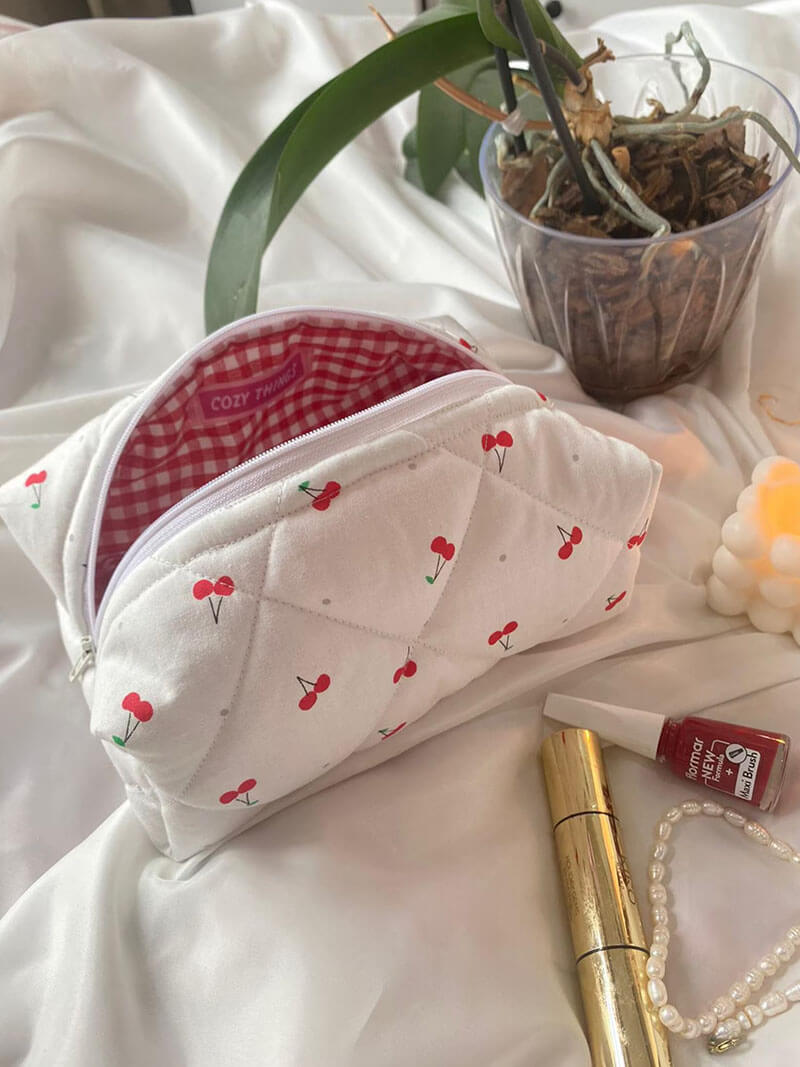 Kosmetyczka w wiśnie