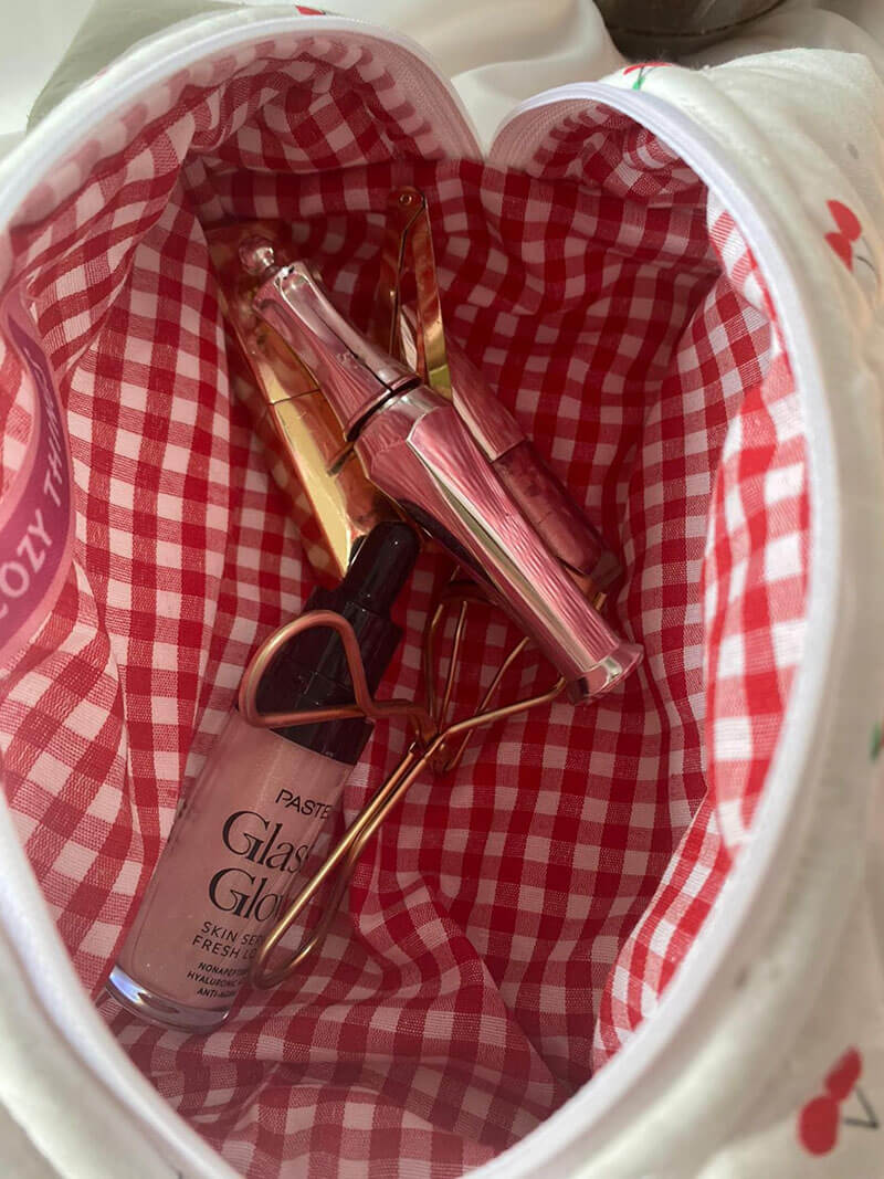 Kosmetyczka w wiśnie